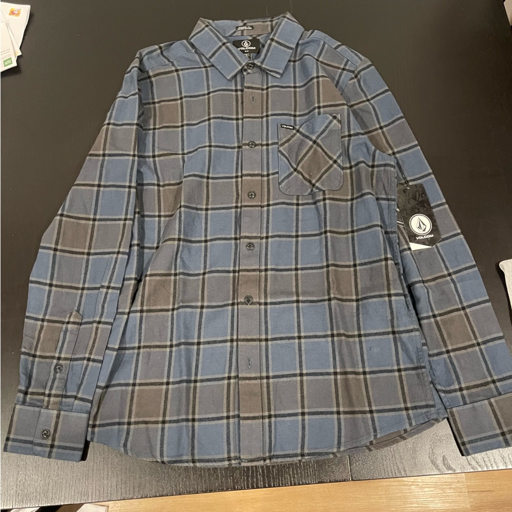 MEDIUM VOLCOM FLANNEL NEW WITH TAGS